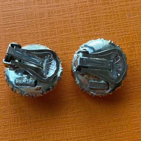 VINTAGE RICHELIEU Faux Pearl & Rhinestone Earrings, Clip On - Picture 5 of 6